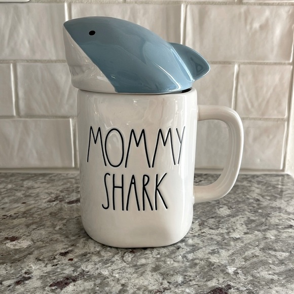 Rae Dunn Mommy Shark Mug with Shark Lid - Picture 1 of 2